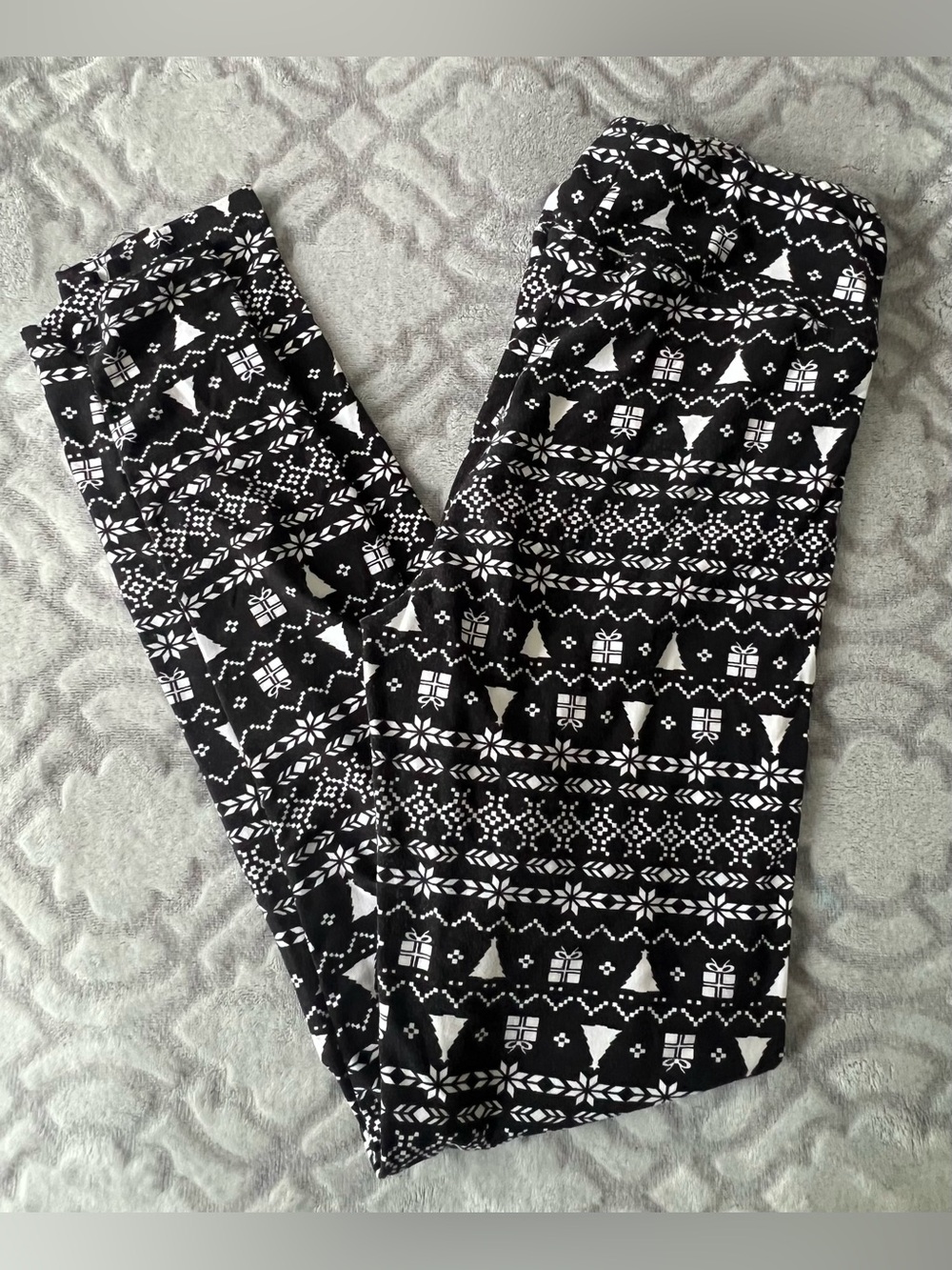 Derek Heart Women’s Medium Black White Christmas Fair Isle Leggings